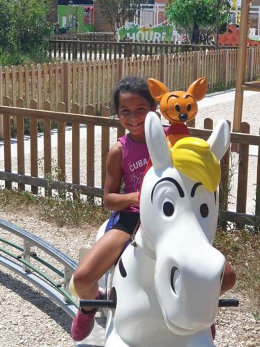 Petite rockeuse au Parc Spirou à Monteux - juin 2019